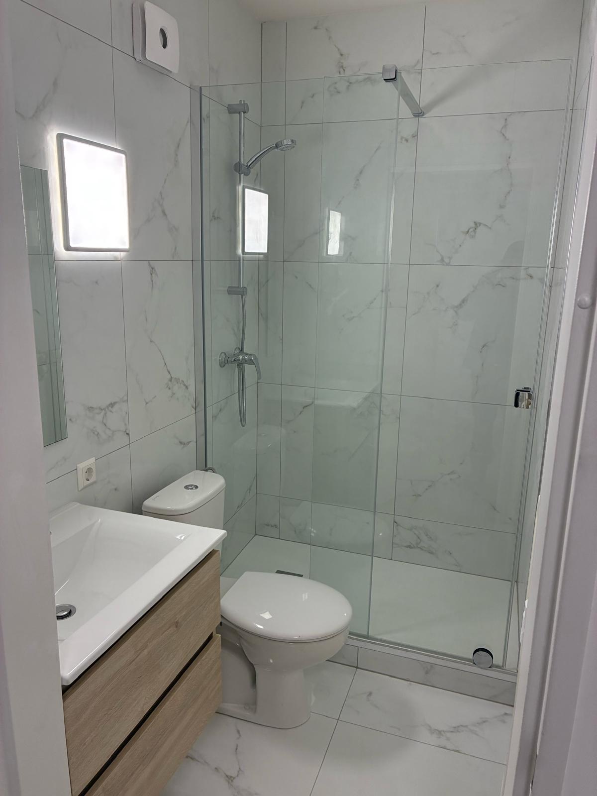 Salle de Bain Luxembourg Gare - Photo 1